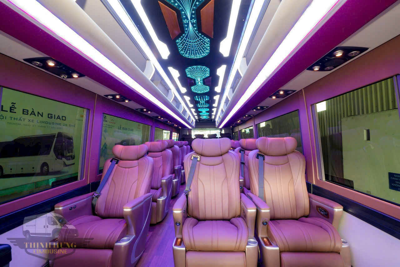 Cho thuê xe limousine 19 chỗ tại TPHCM - Thịnh Hưng Limousine
