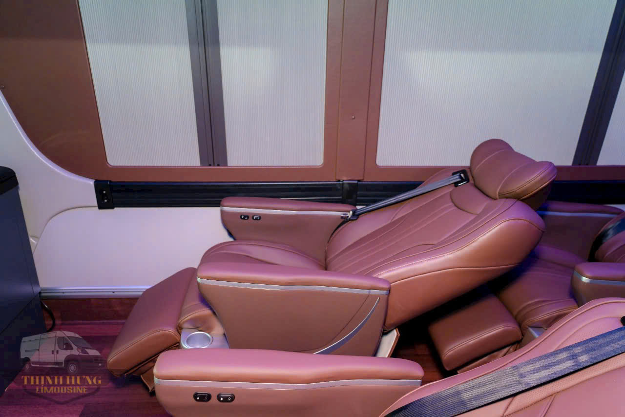 Cho thuê xe limousine 19 chỗ tại TPHCM - Thịnh Hưng Limousine
