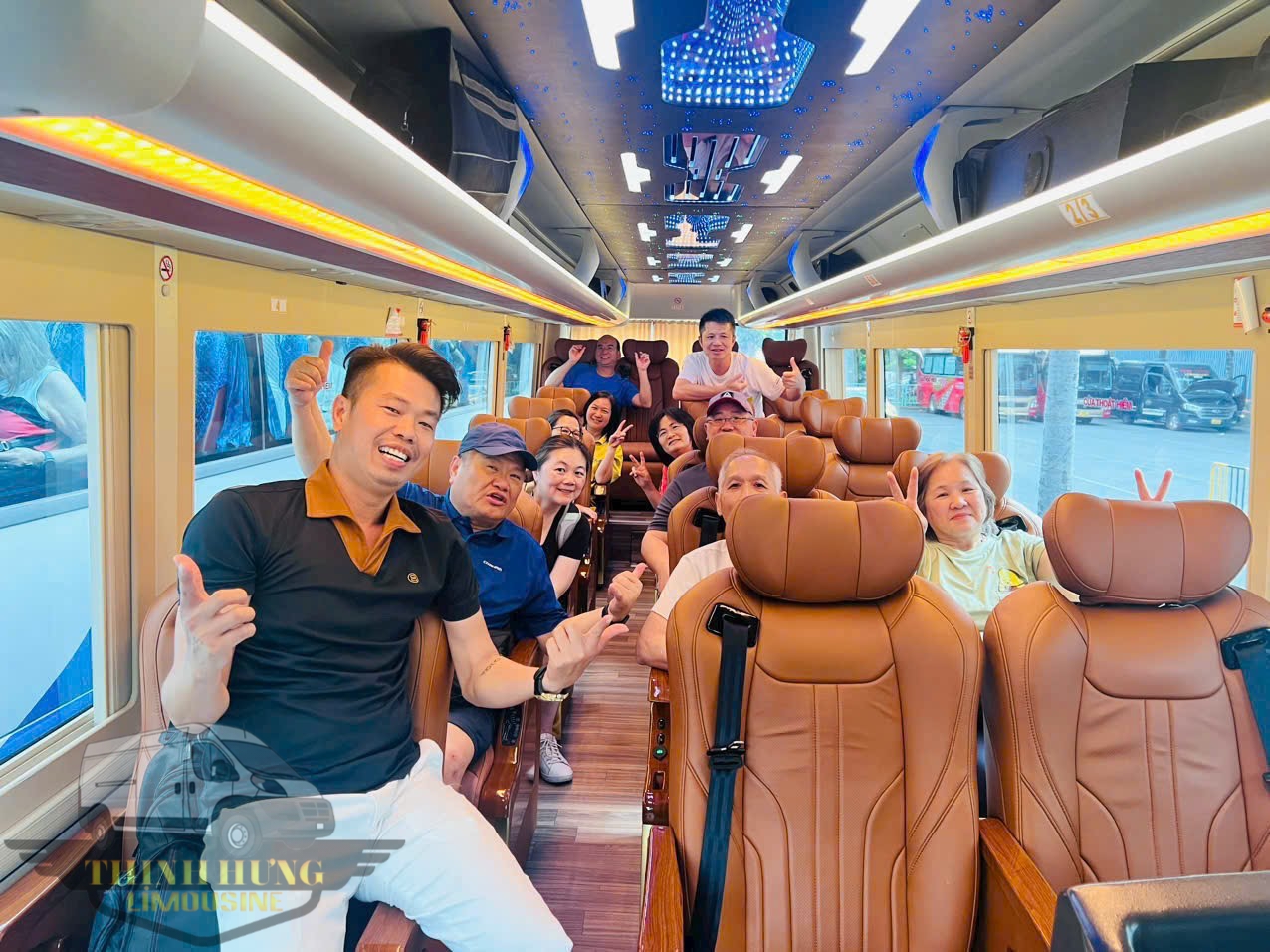 Cho thuê xe limousine 20 chỗ tại TPHCM - Thịnh Hưng Limousine