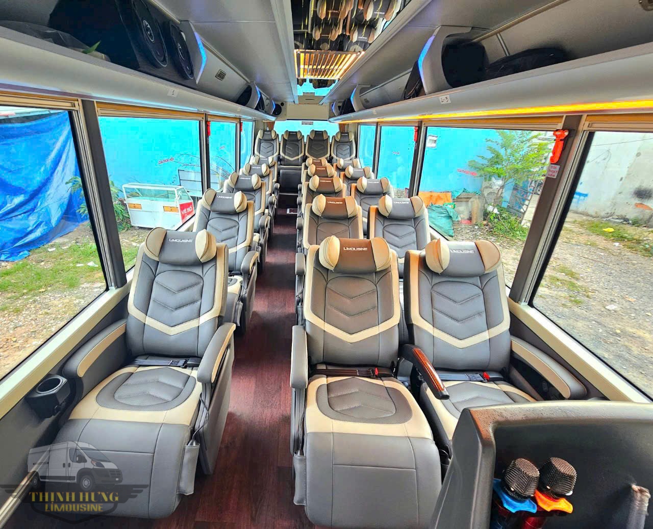 Cho thuê xe limousine 20 chỗ tại TPHCM - Thịnh Hưng Limousine