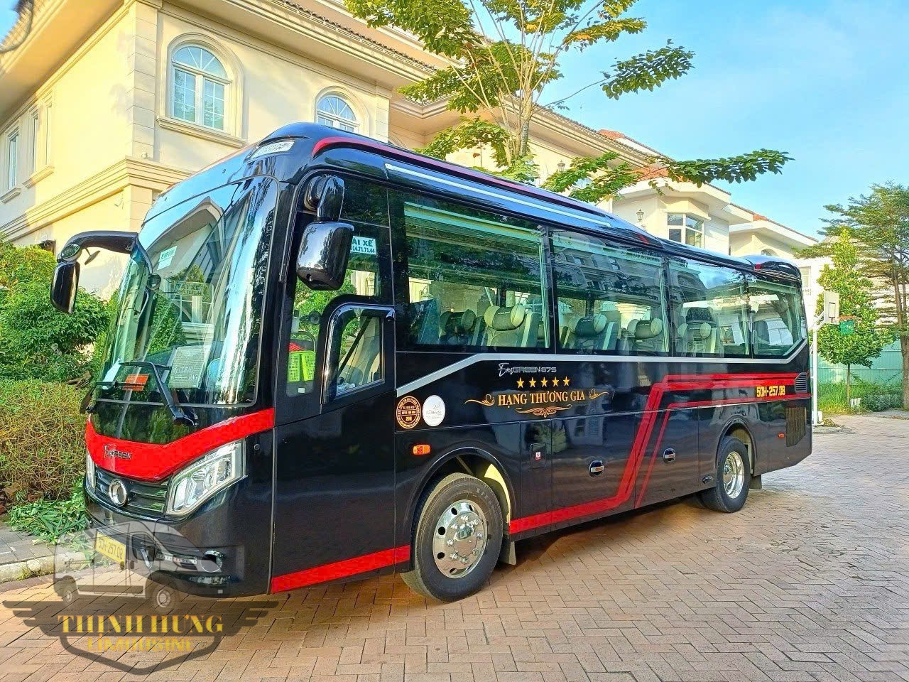 Cho thuê xe limousine 20 chỗ tại TPHCM - Thịnh Hưng Limousine